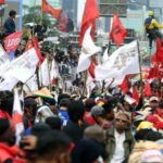 1638167261638-demo-buruh.jpeg