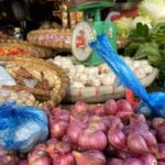 harga-bahan-pokok-di-pasar-tradisional-Karombasan-Manado-hari-ini.jpg